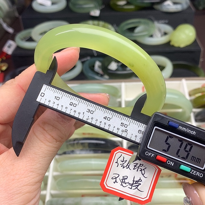 蛇纹石玉手镯未镶嵌24
