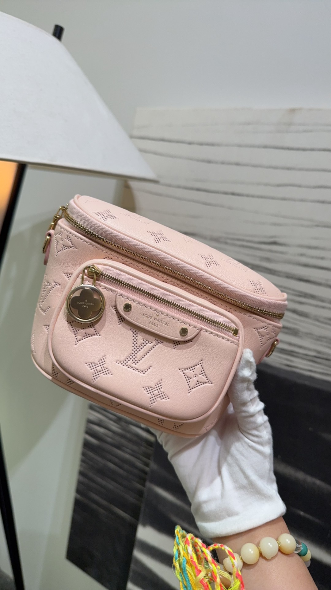 99新 LouisVuitton/路易威登 LV粉色腰包 /包展亲妈特价/124489