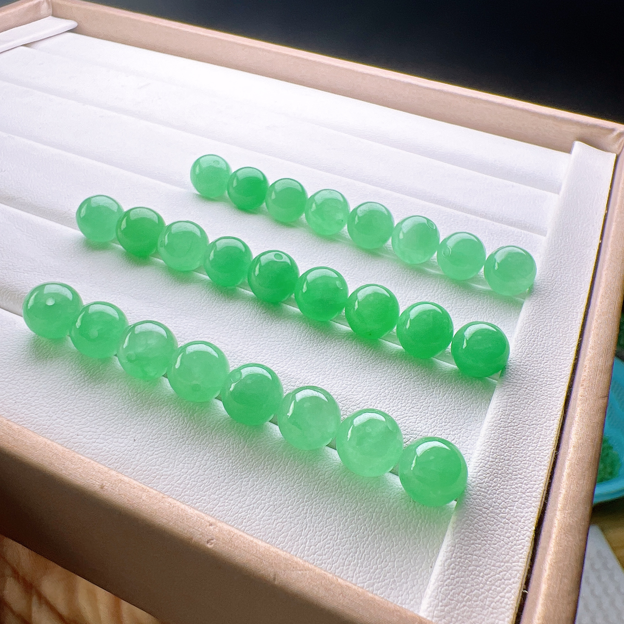 天然缅甸A货 果冻绿10mm左右散珠 多样性发一