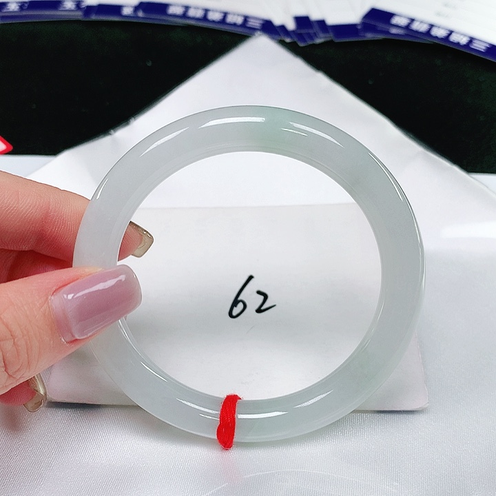 翡翠手镯（圆镯）未镶嵌