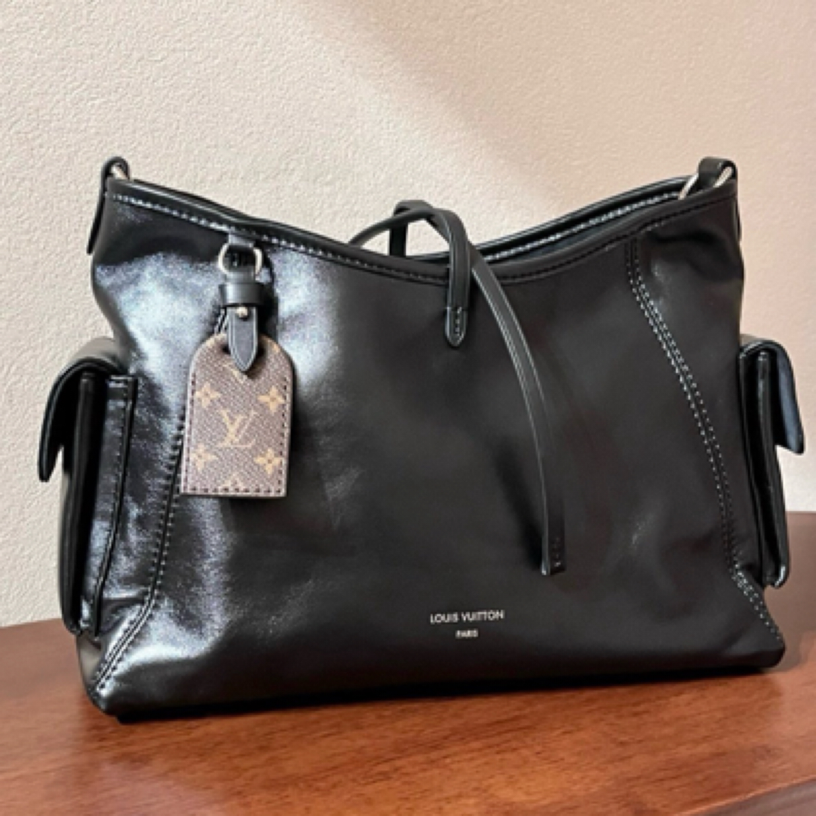 全新未使用 LouisVuitton/路易威登 黑色羊皮Cargo小号单肩包