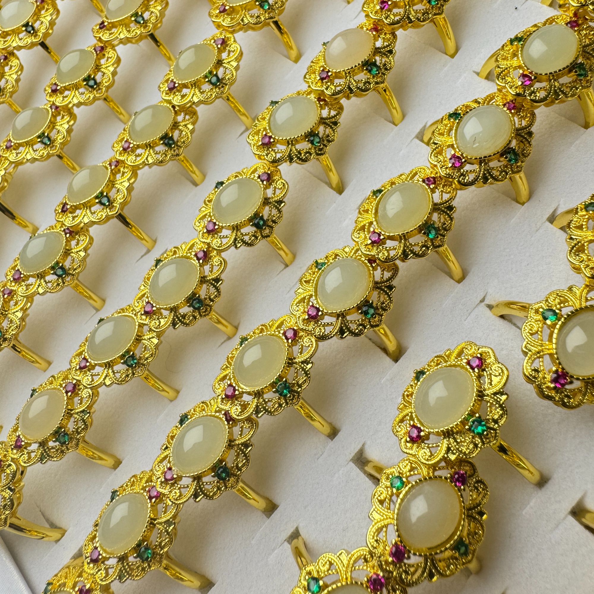 ZBG1619和田玉豪镶戒指(天然珠宝多样性发其一）