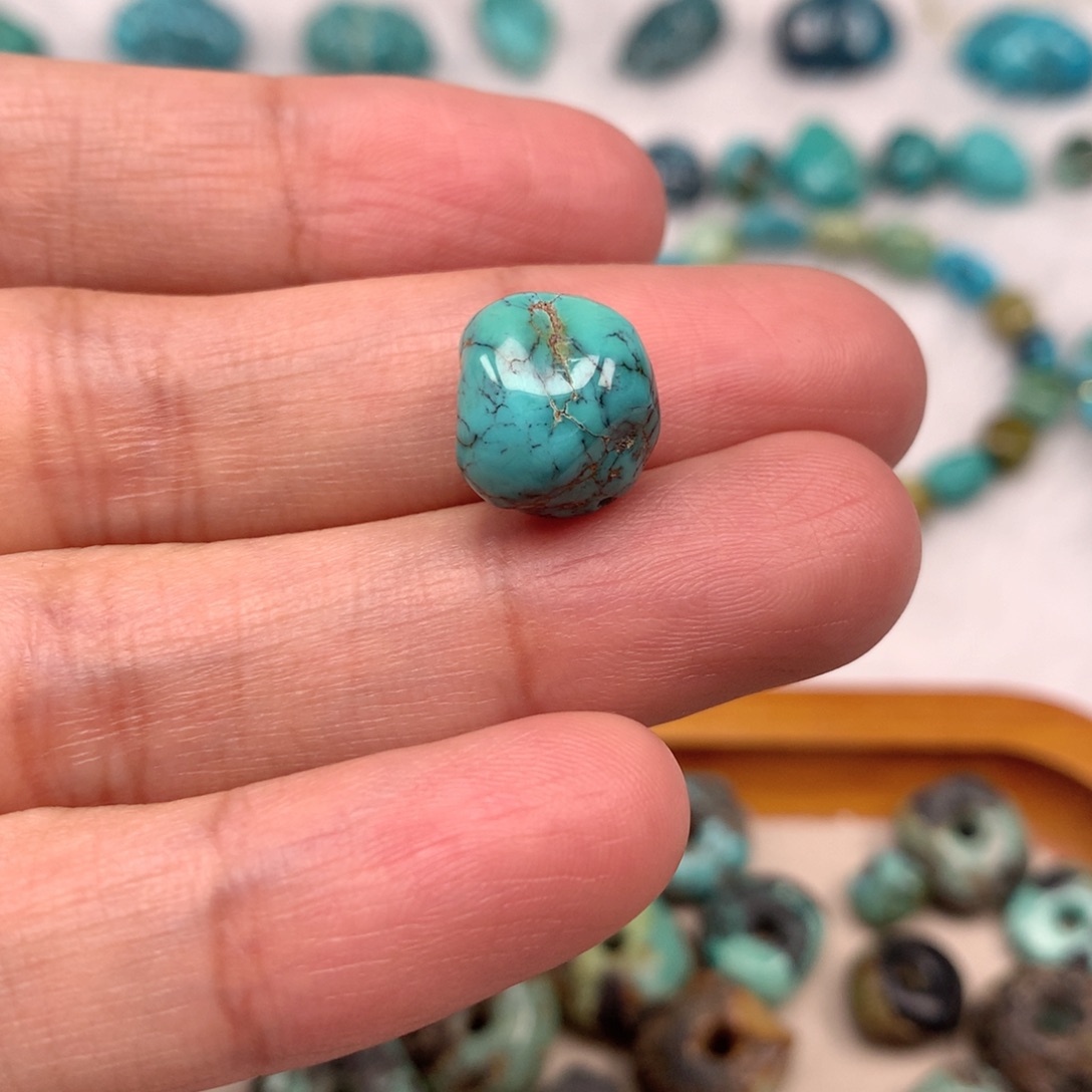 绿松石未镶嵌新店开业，随形一颗