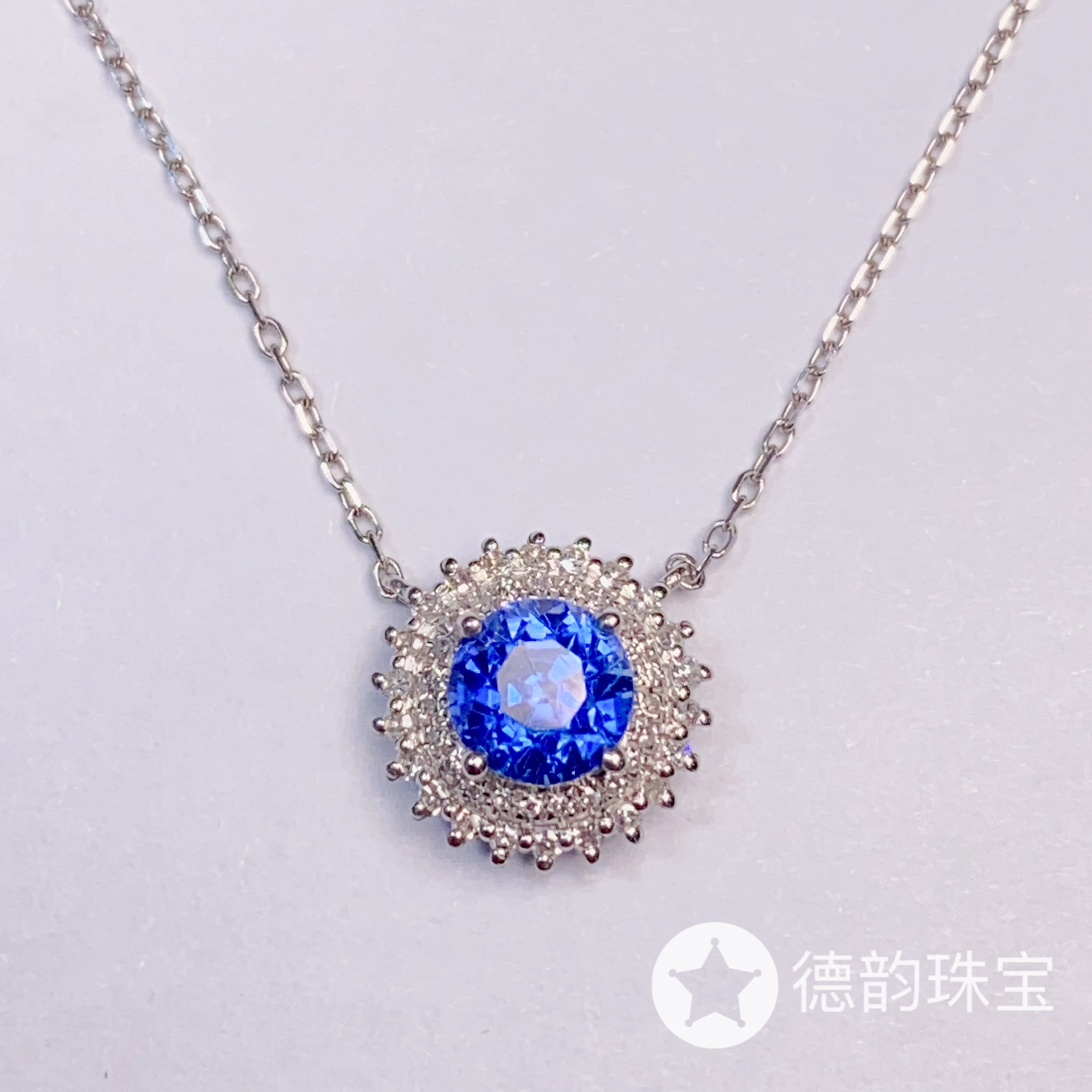18K金镶嵌蓝宝石项链