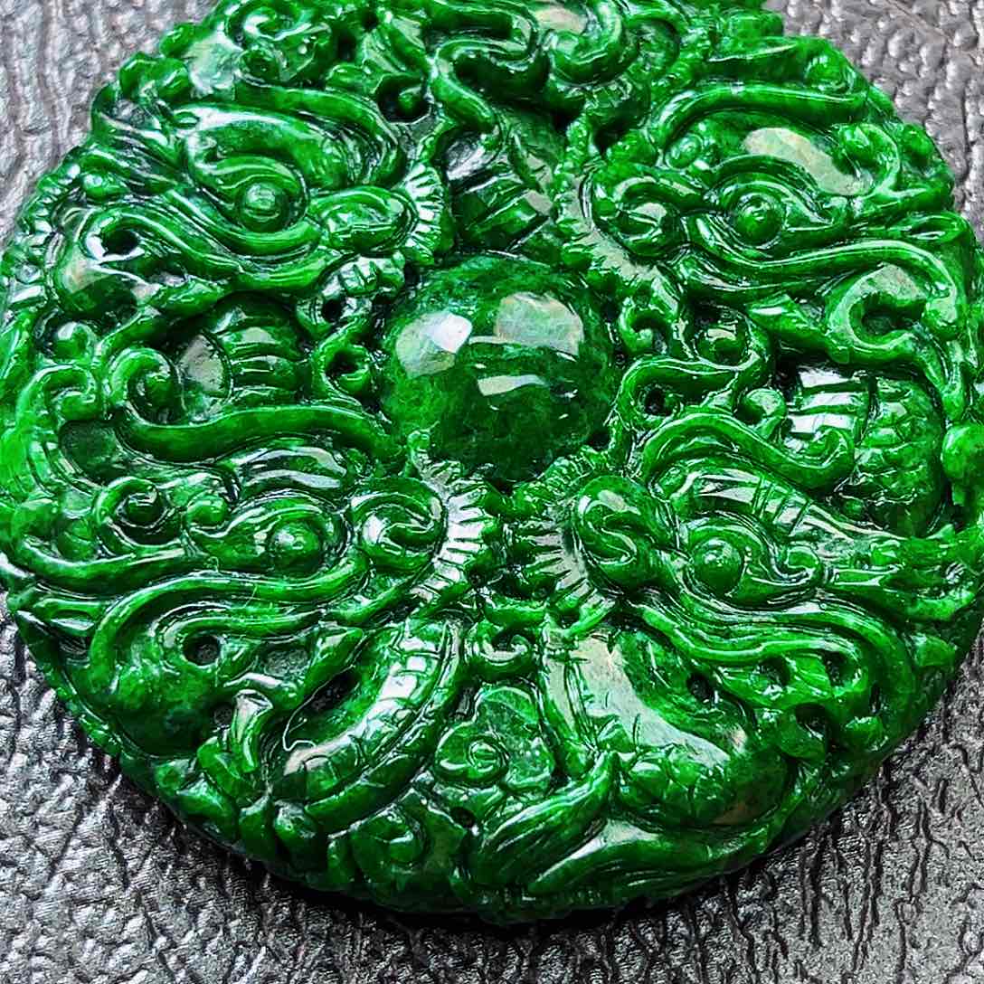 颈饰18K金镶嵌翡翠