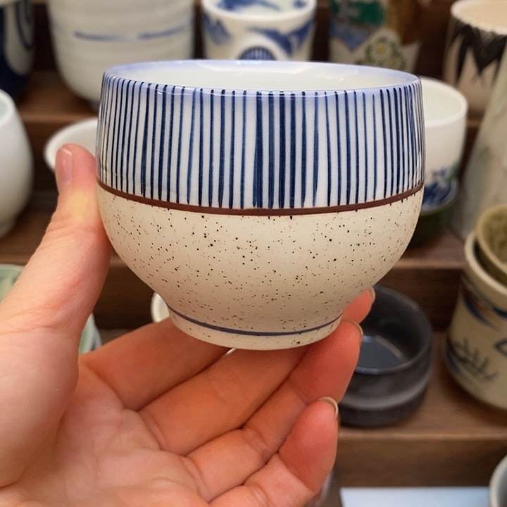    中古物品默认微瑕，谨慎参拍，满18包邮！