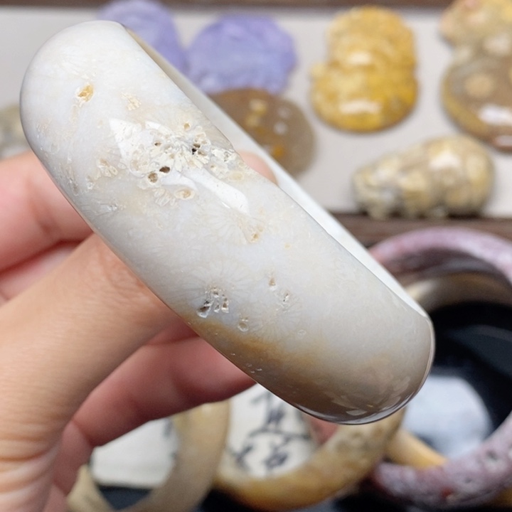 硅化珊瑚（珊瑚玉）未镶嵌手镯58.7