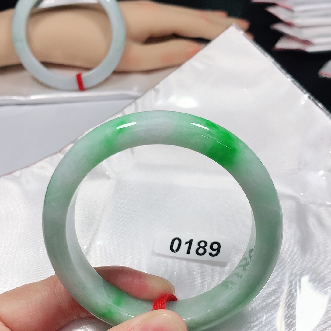 翡翠手镯未镶嵌天然缅甸A货翡翠手镯