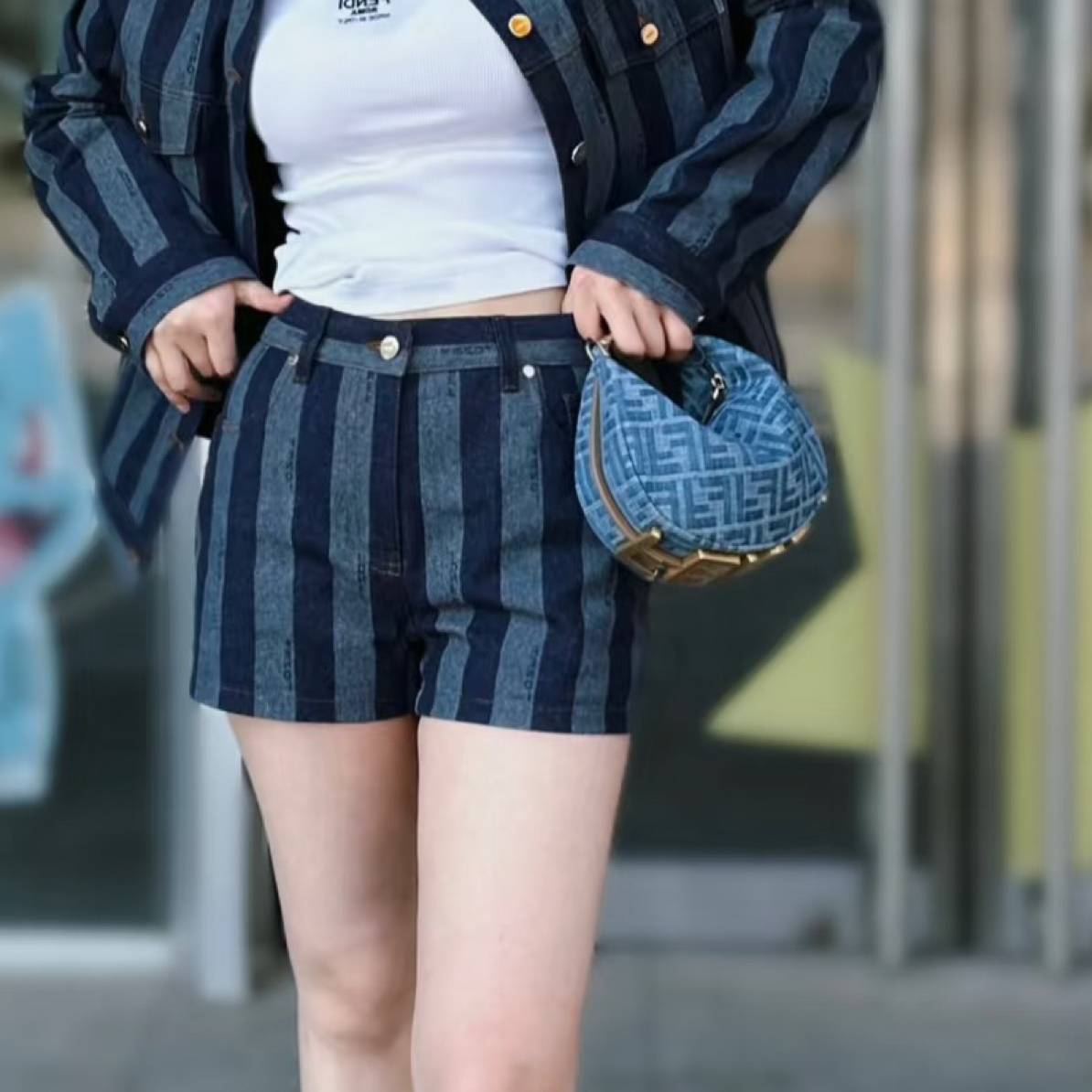 95新 FENDI/芬迪 蓝色牛仔老花满印新款半月手提包37000426