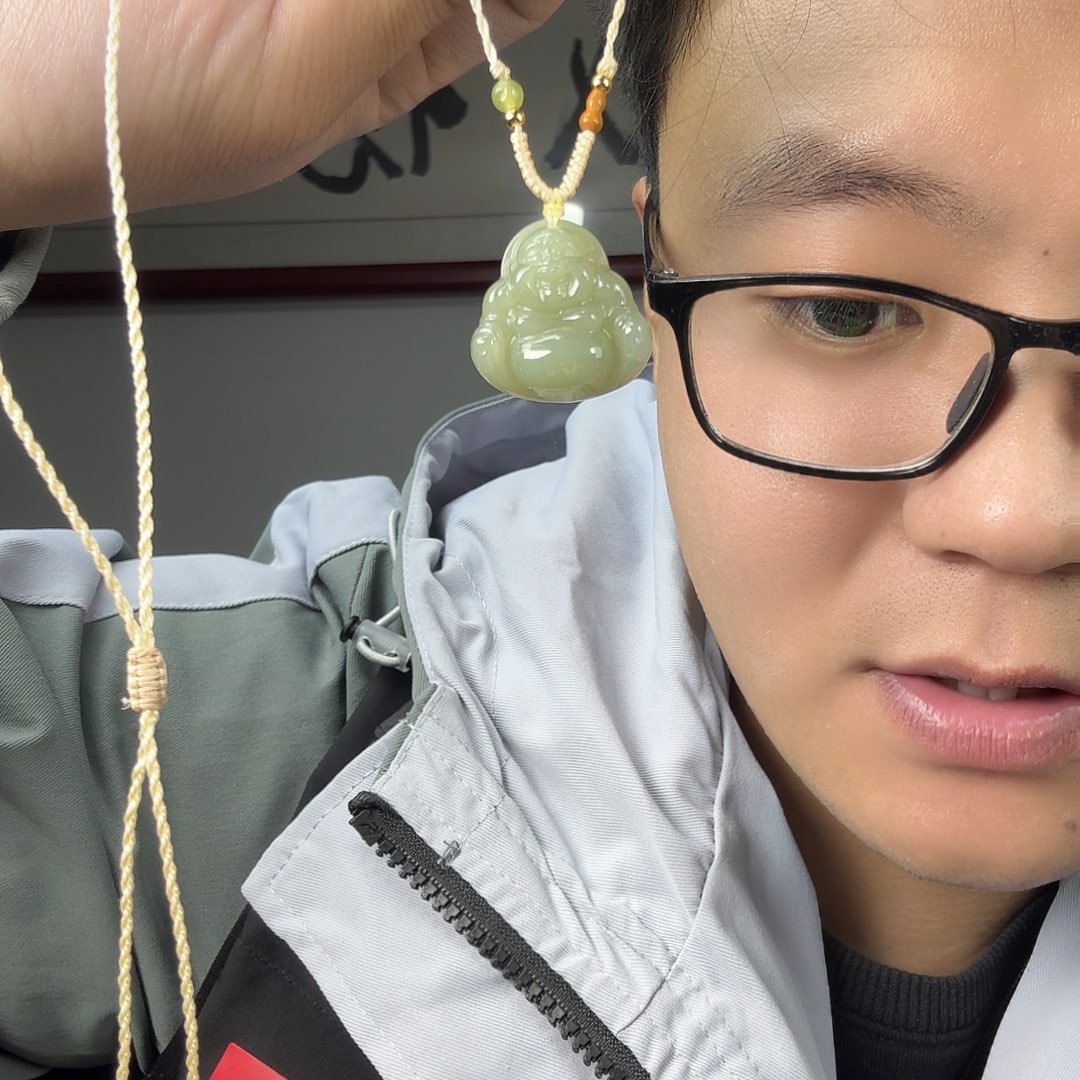 和田玉未镶嵌颈饰佛公