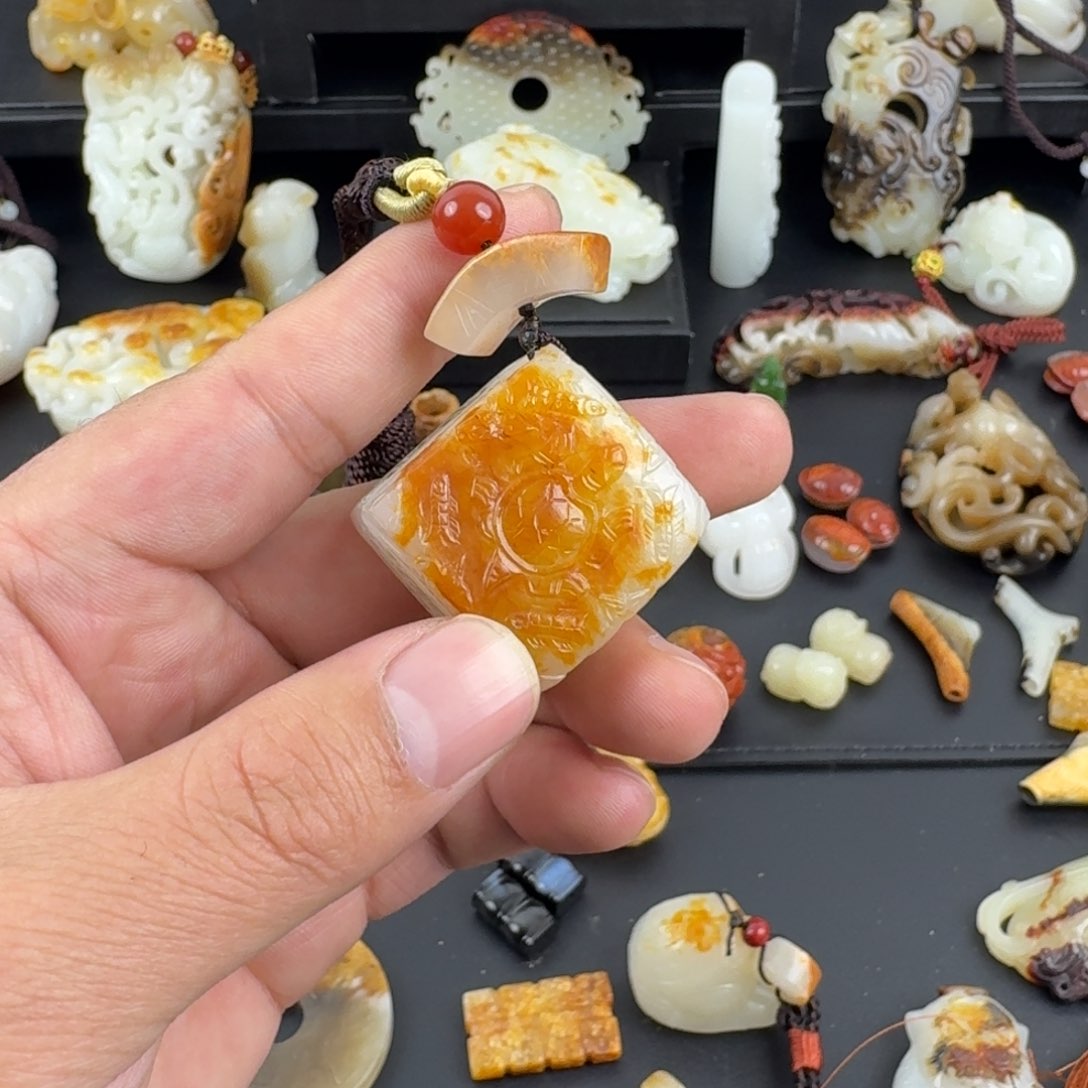 和田玉（糖玉）颈饰未镶嵌水*道