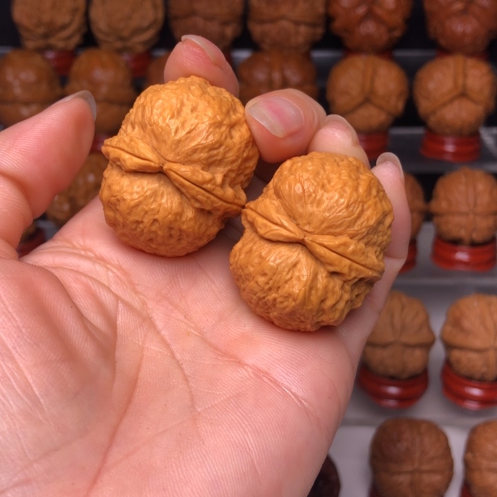 文玩核桃吊坠34玉面鹦鹉