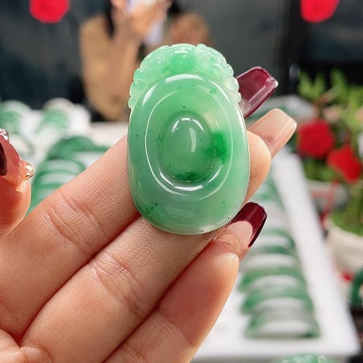 石英质玉颈饰未镶嵌