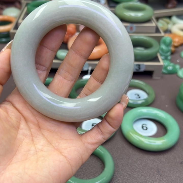 未镶嵌手镯石英岩玉