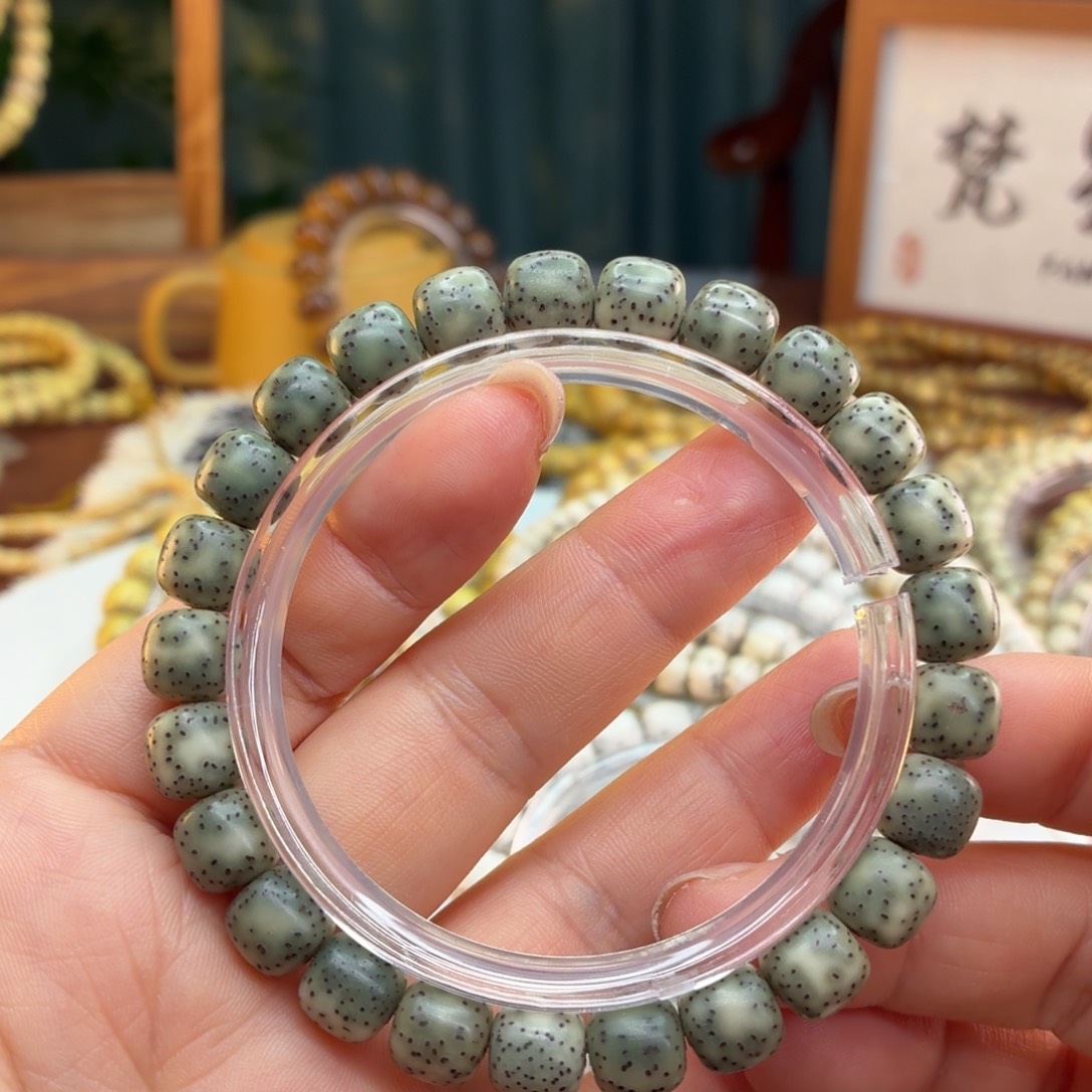 星月菩提吊坠海南星月菩提骨瓷白小青龙