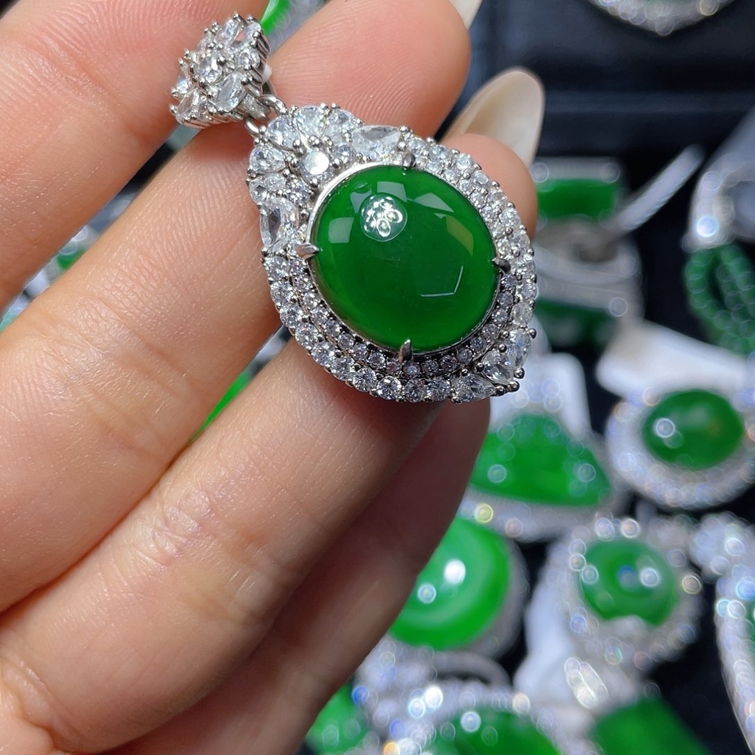 翡翠颈饰银S925镶嵌翡翠