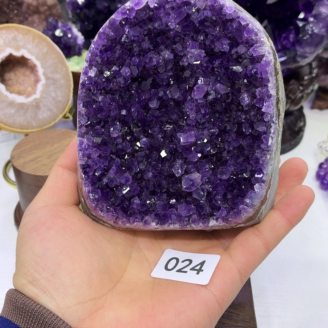 未镶嵌水晶大型摆件（非配饰）