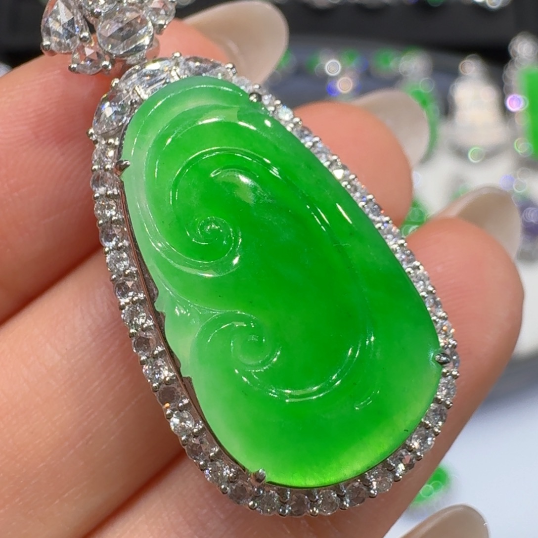 翡翠18K金镶嵌颈饰收到货48小时鉴赏期