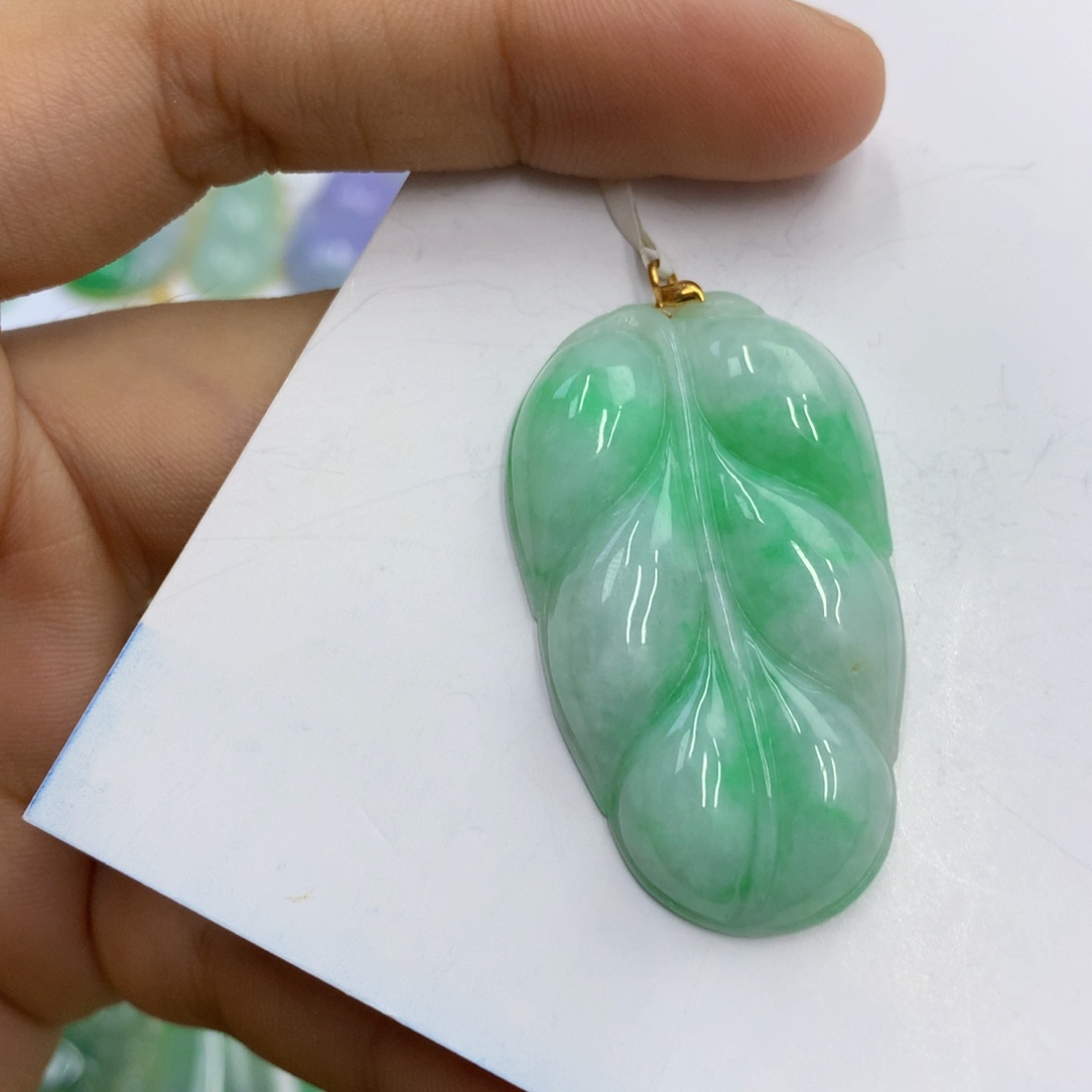 翡翠18K金镶嵌颈饰翡翠