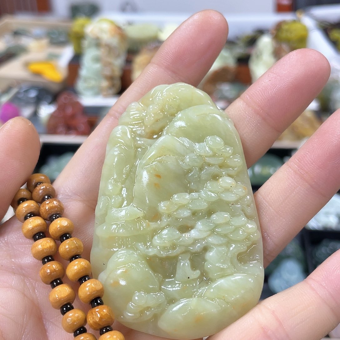 蛇纹石玉颈饰未镶嵌