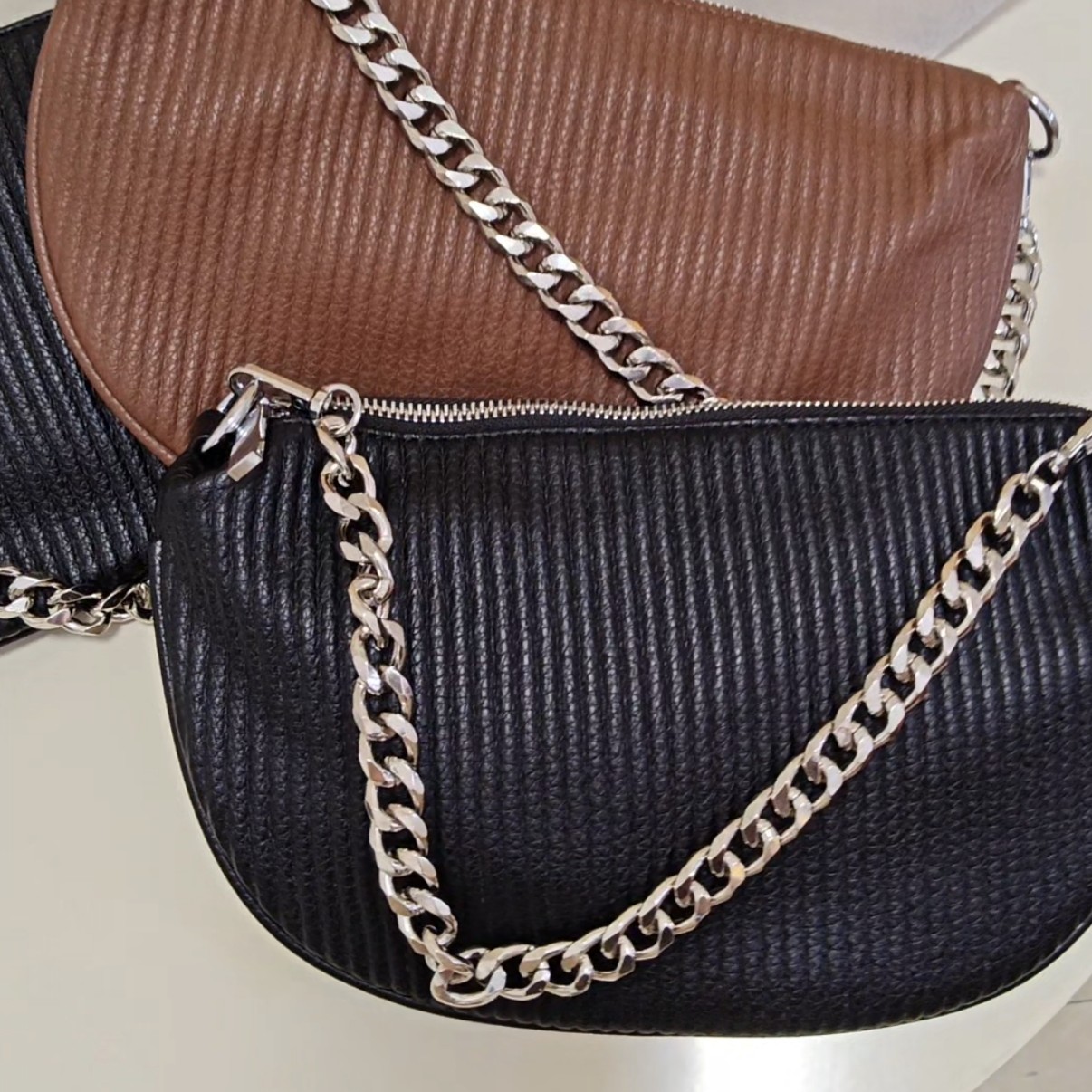 2个包（斜挎腋下女包）