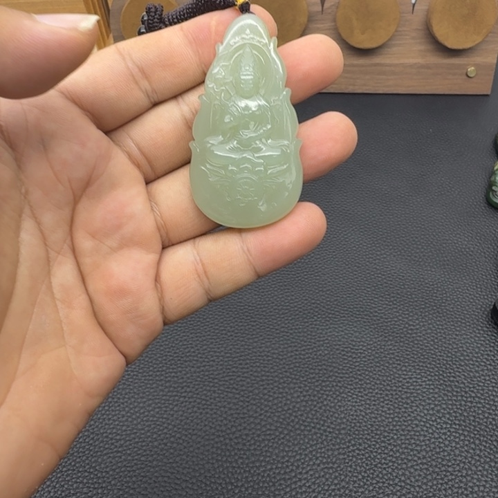 颈饰未镶嵌和田玉临*