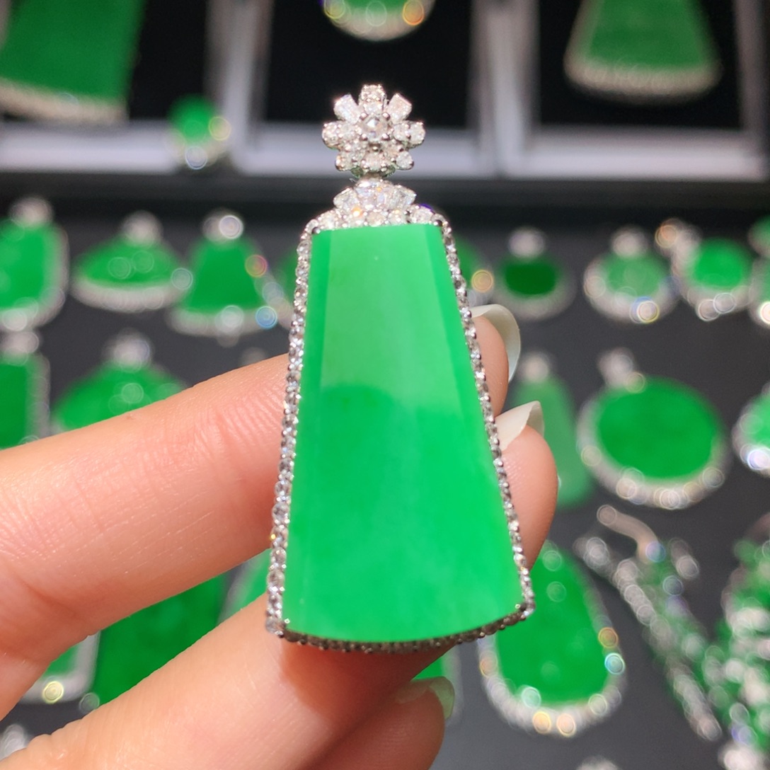 翡翠颈饰18K金镶嵌翡翠