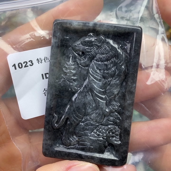 颈饰未镶嵌翡翠吊坠