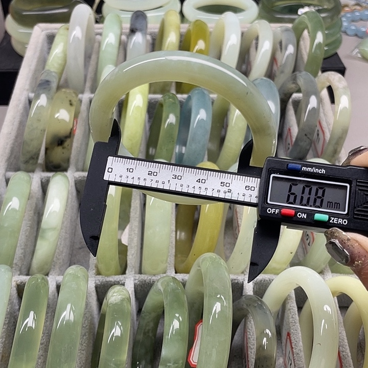 蛇纹石玉未镶嵌手镯108