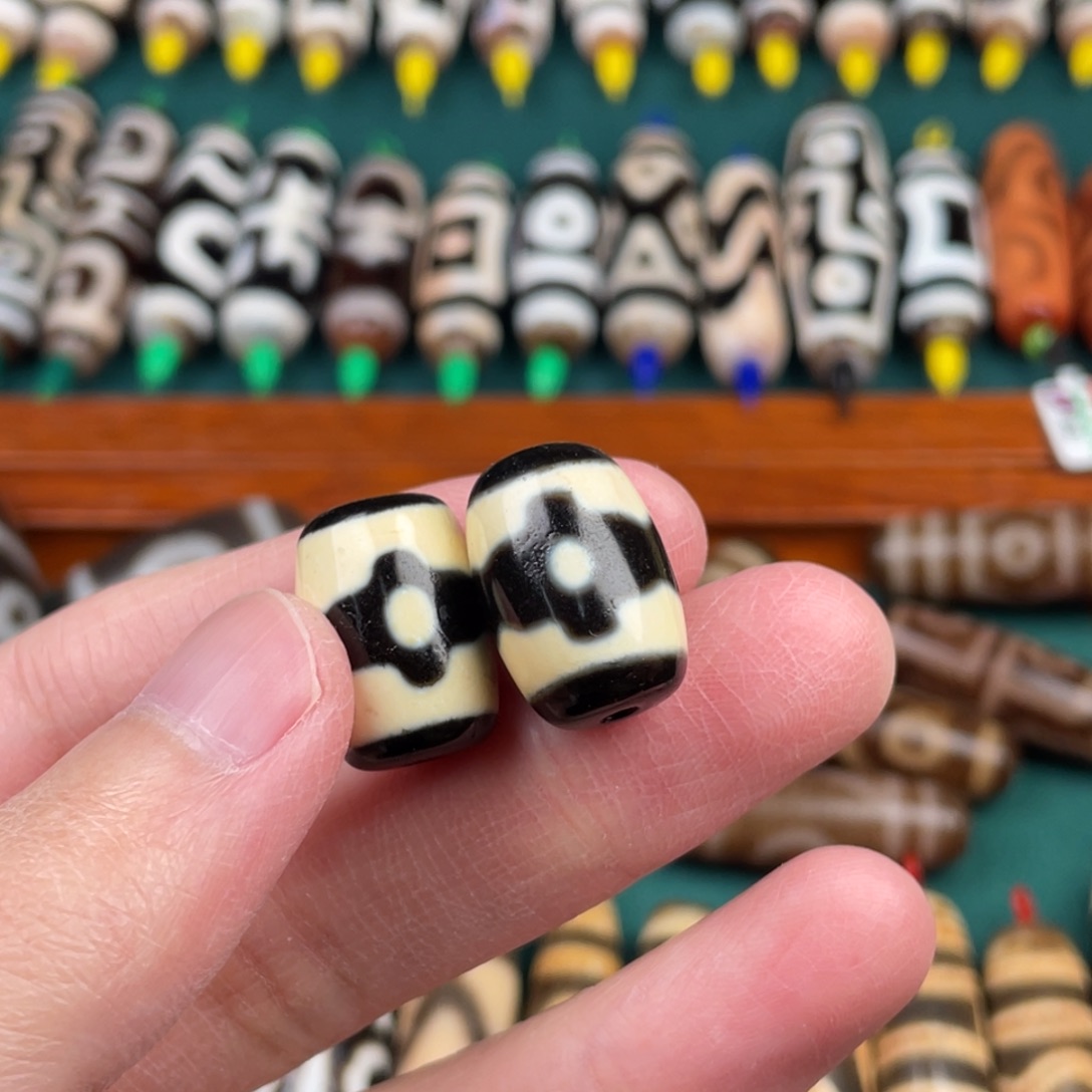 玛瑙/玉髓裸珠18 12 三眼2粒