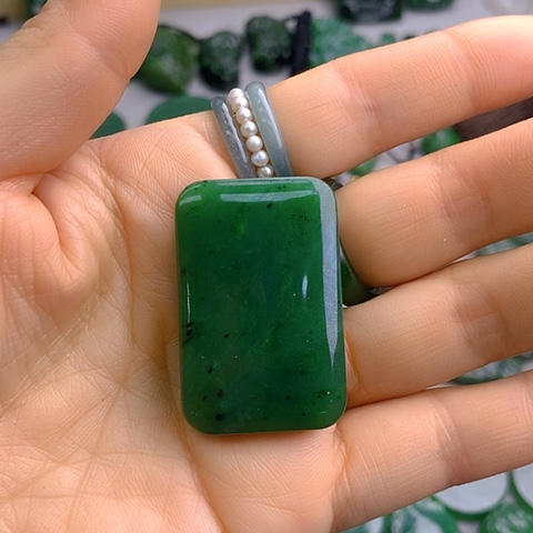 未镶嵌和田玉挂件昆*面包牌