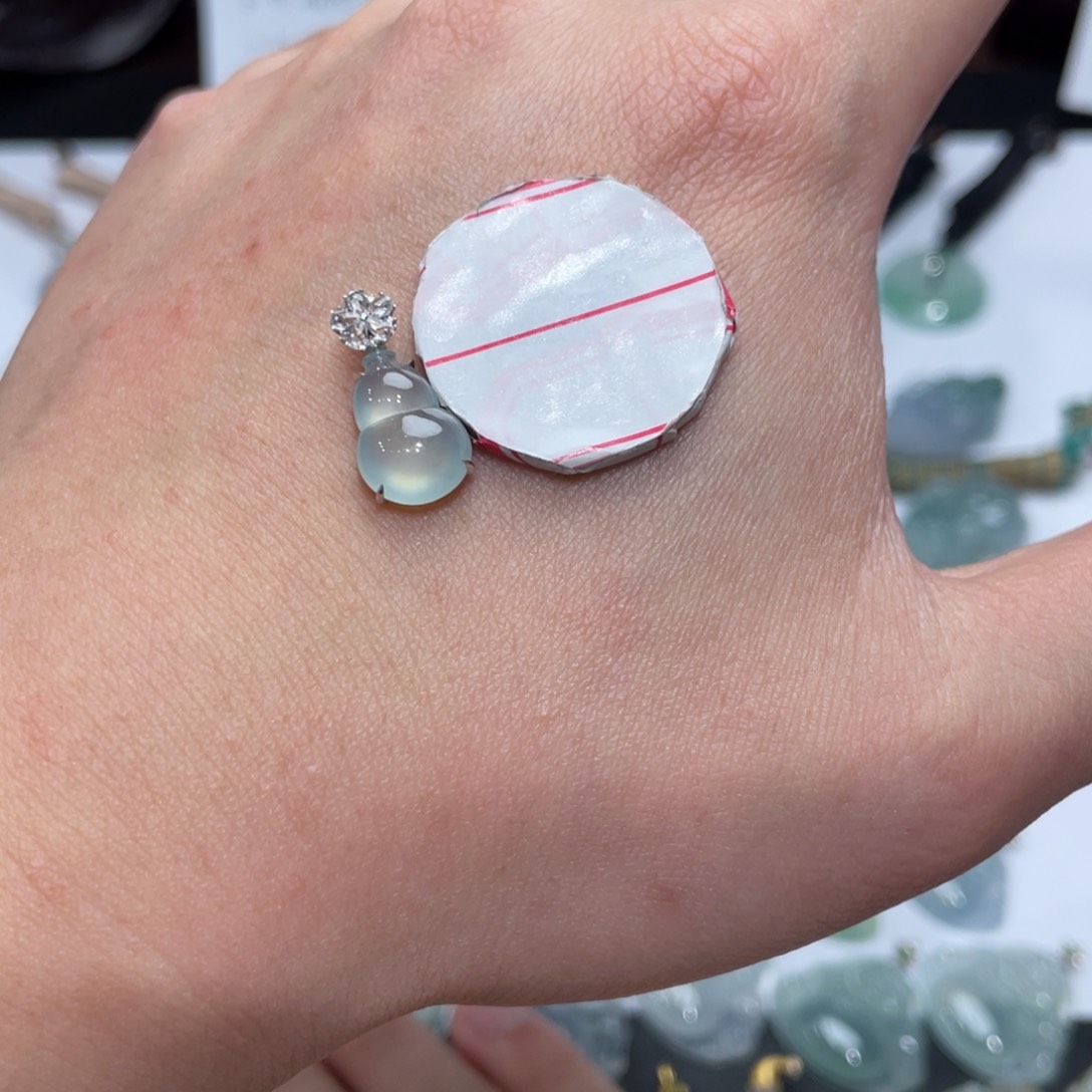 翡翠颈饰18K金镶嵌多样性