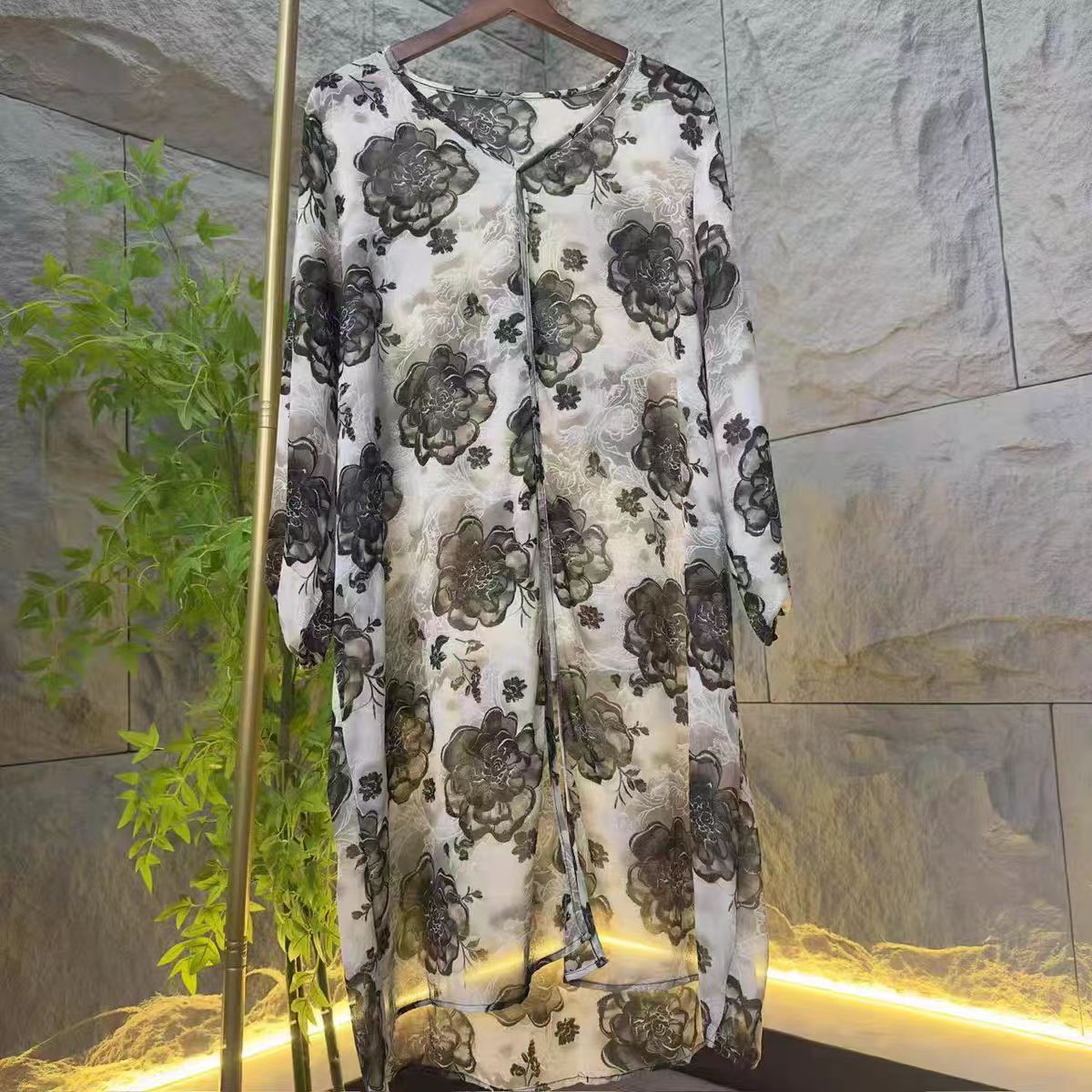 522山茶花长上衣通勤风V领百搭小众显瘦轻奢气质设计感套衫