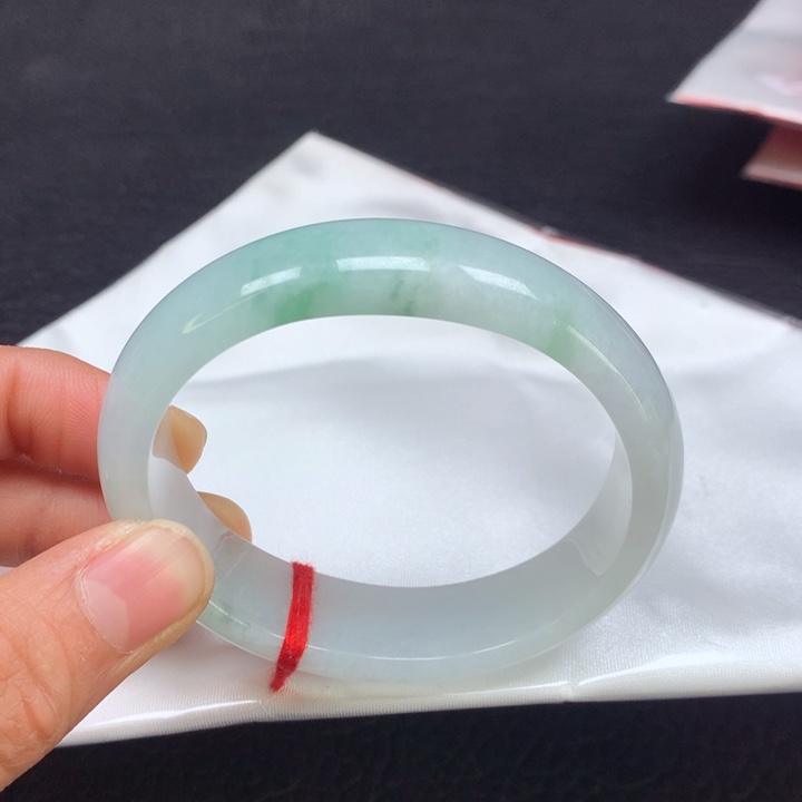 翡翠手镯（贵妃镯）未镶嵌56圈