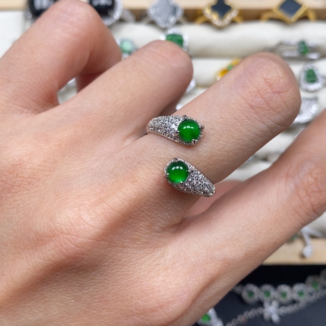 翡翠颈饰未镶嵌翡翠