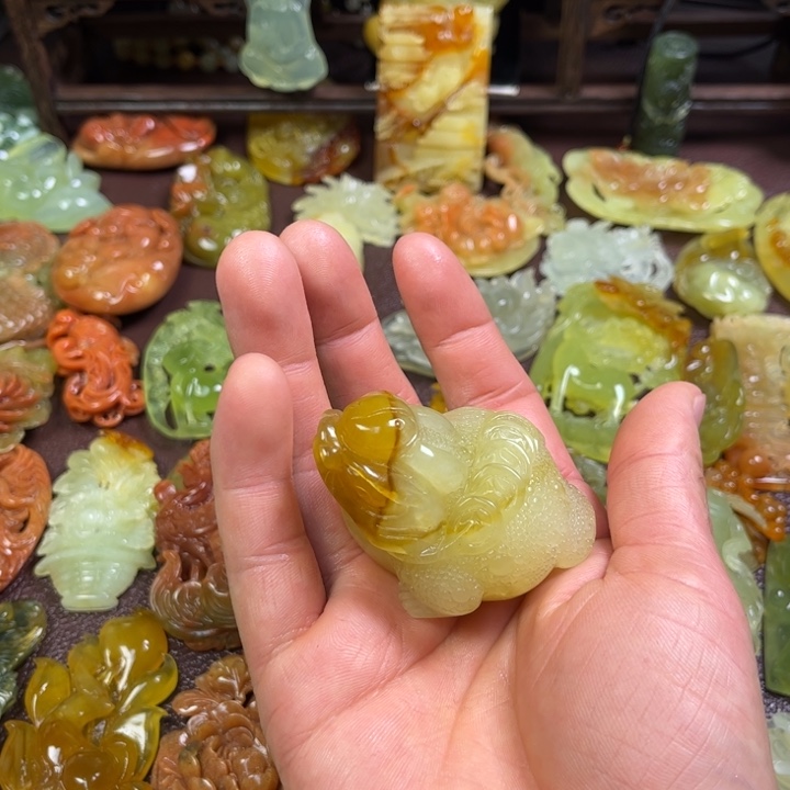 蛇纹石玉颈饰未镶嵌