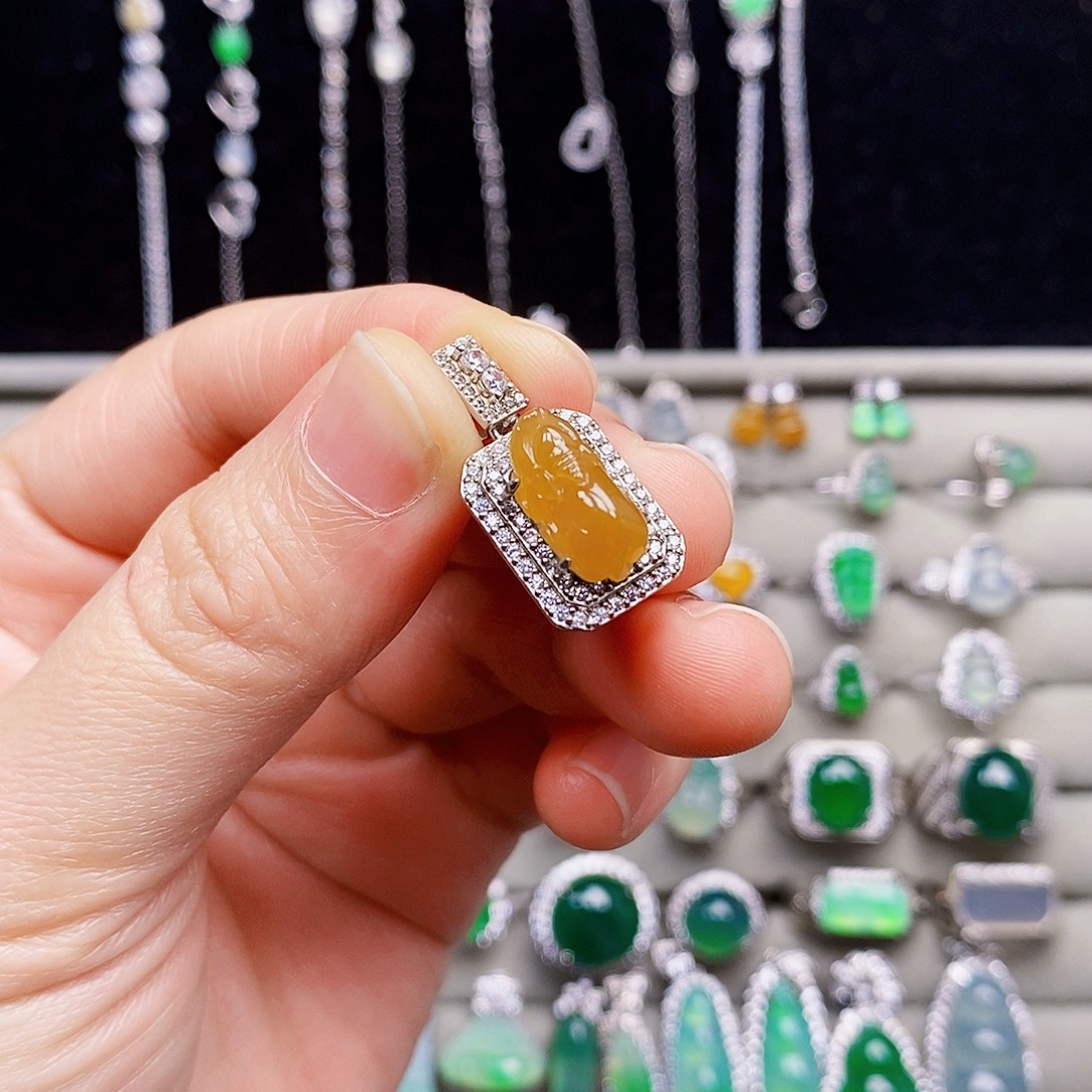 翡翠银S925镶嵌颈饰貔貅