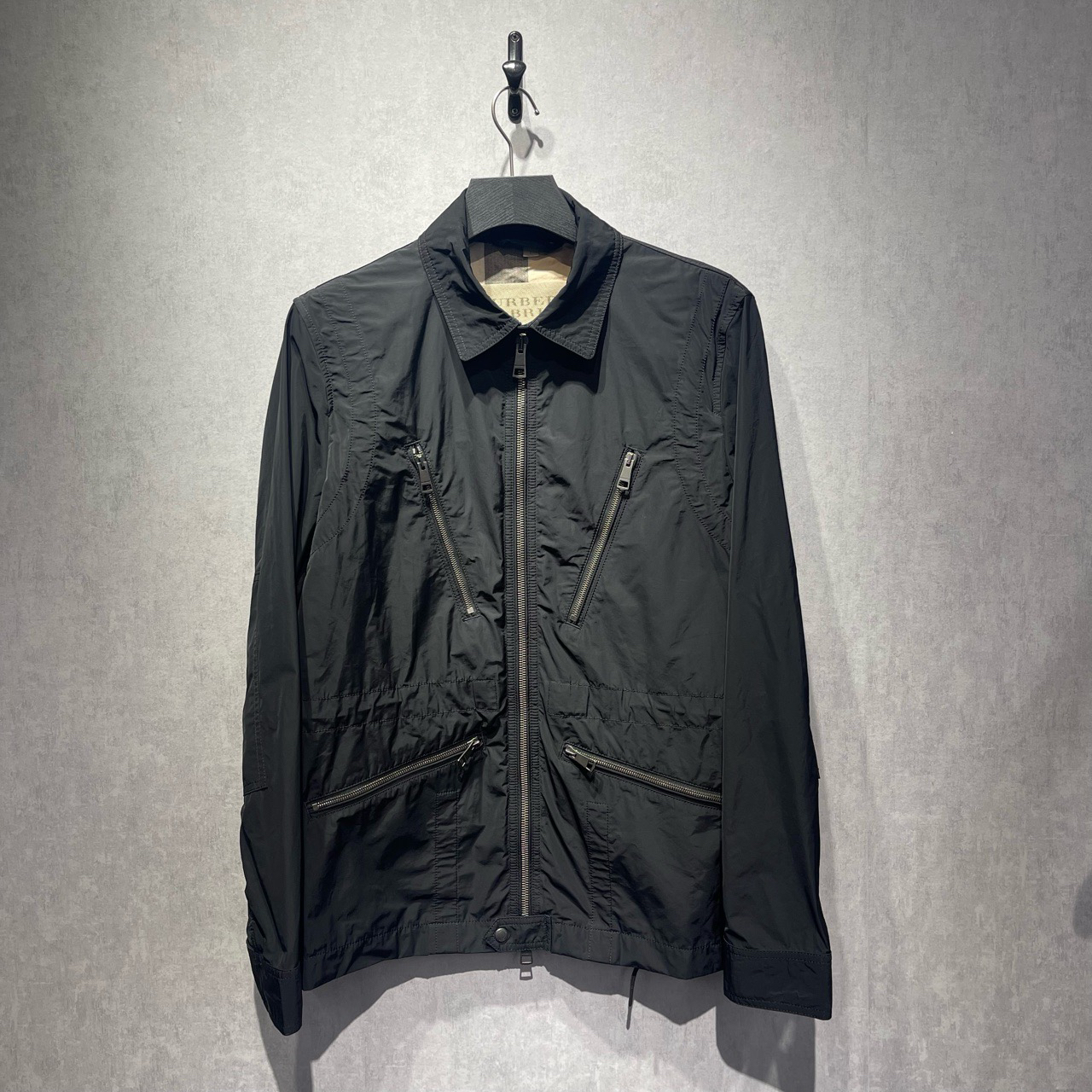 99新 BURBERRY/博柏利 尼龙夹克翻领外套/L码/DY213979