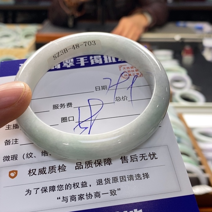 翡翠手镯未镶嵌翡翠手镯未镶嵌