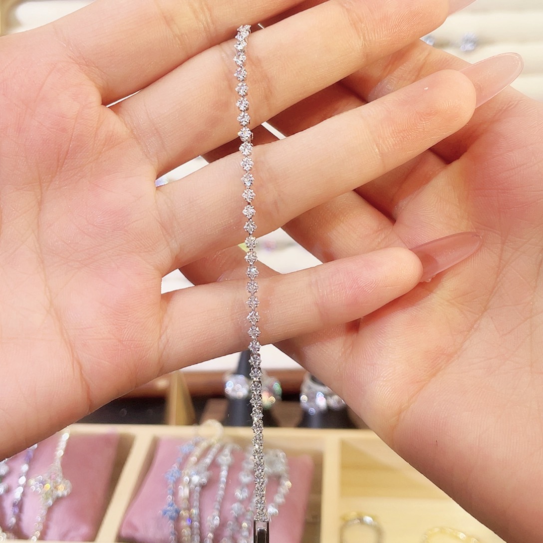 925银合成碳硅石方糖30分手链