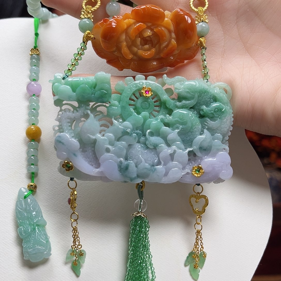 翡翠颈饰未镶嵌天然