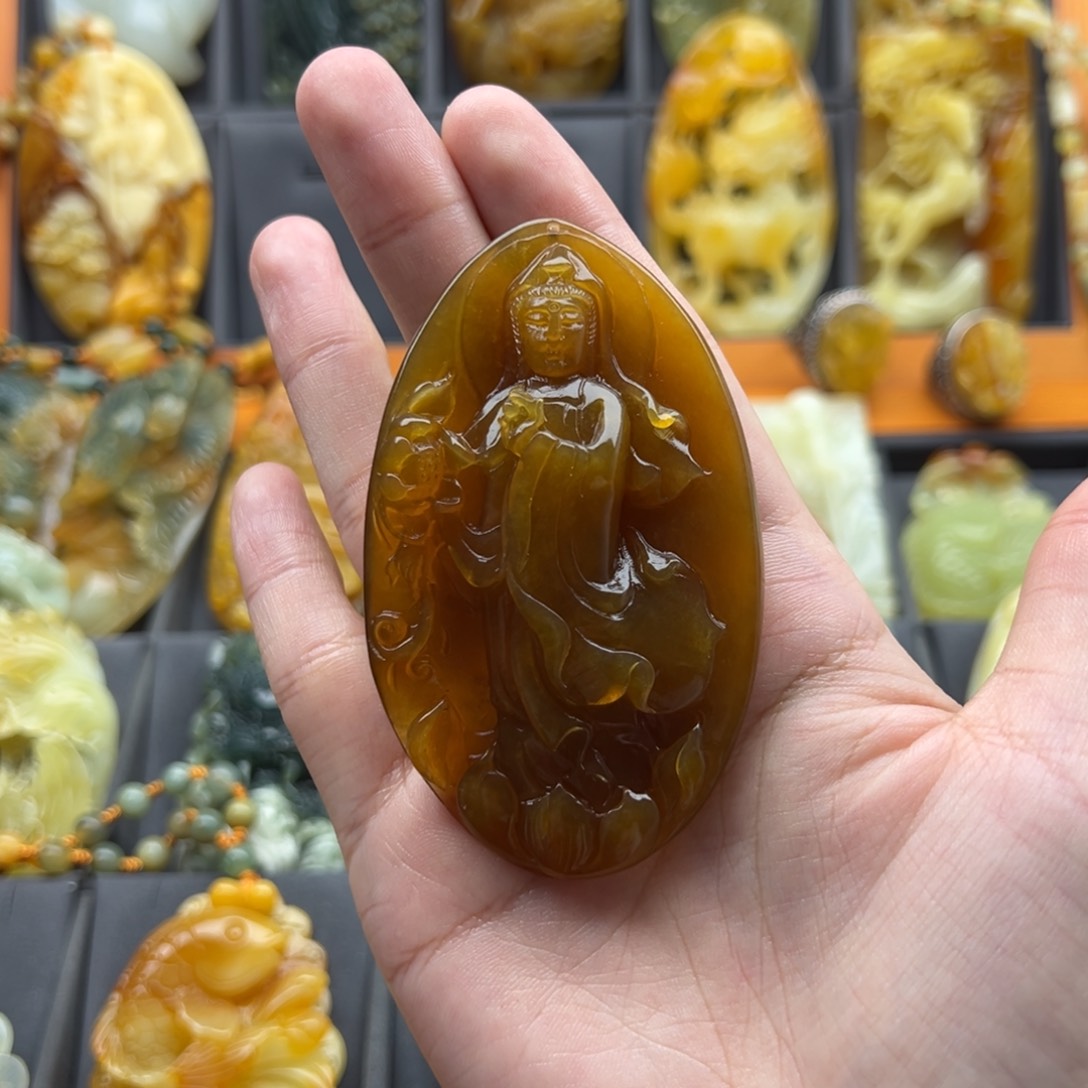 蛇纹石玉颈饰未镶嵌若**寒