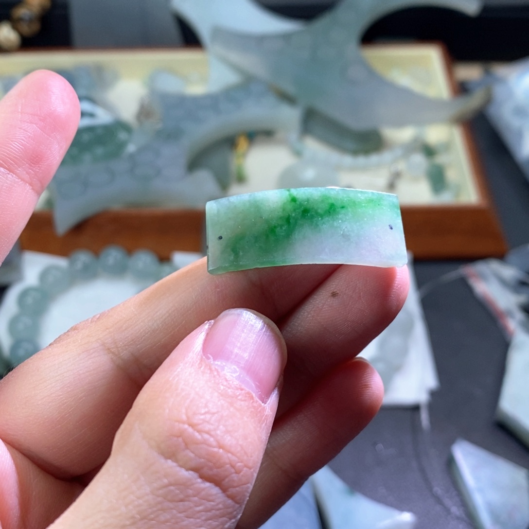 翡翠未镶嵌颈饰定制