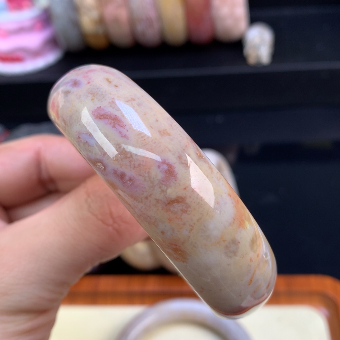 硅化珊瑚（珊瑚玉）未镶嵌颈饰111号58.4圈共生