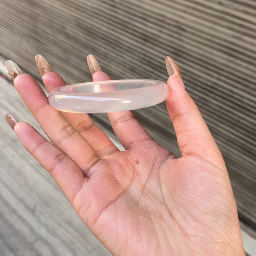 玛瑙/玉髓手镯未镶嵌高***姐