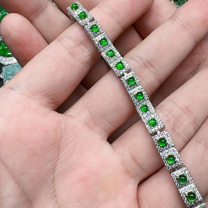 翡翠颈饰未镶嵌天然A货翡翠放漏