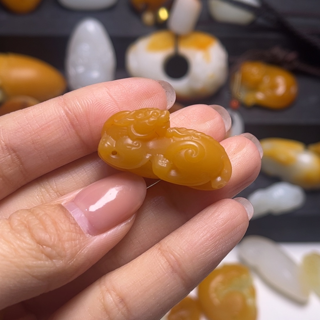 和田玉颈饰未镶嵌笑**生