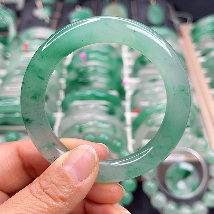 未镶嵌手镯石英质玉