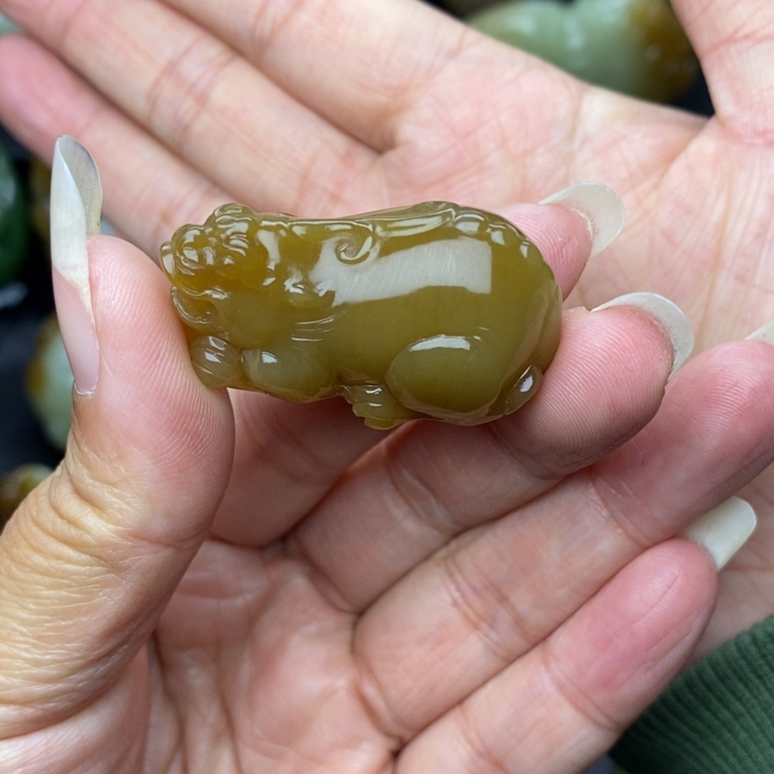 和田玉未镶嵌挂件