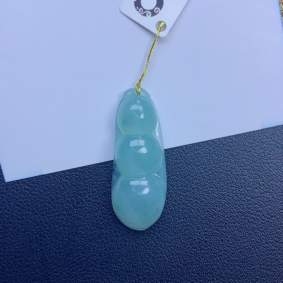 翡翠未镶嵌颈饰福豆